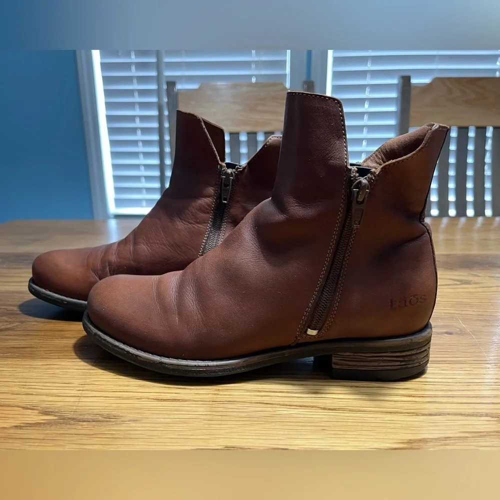 Taos Zip It Leather Ankle Boots | US 5–5.5 (EU 36) | Arch Support | 9196-COG